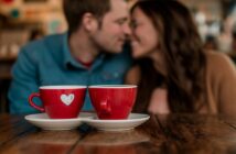 Seriöse Partnersuche auf Dating Cafe. (Foto: AdobeStock Curioso.Photography _808221233)